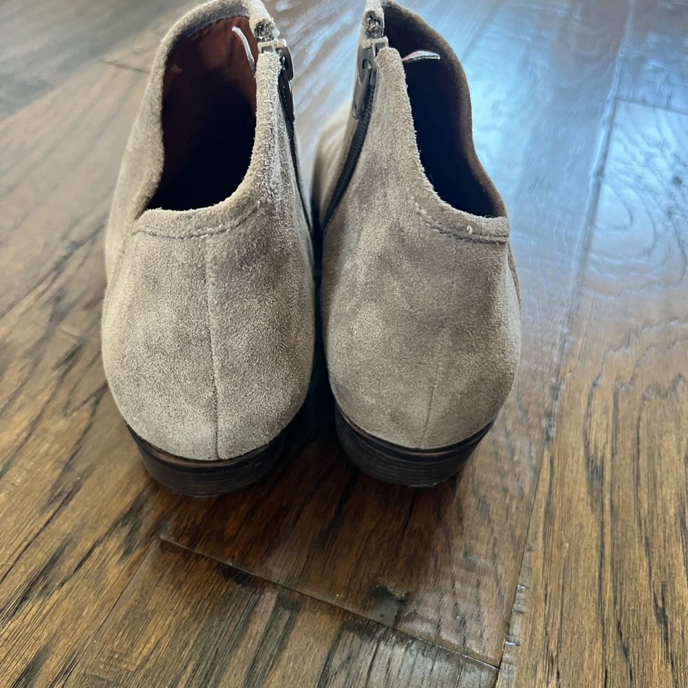Lucky Brand Brekke Ankle Booties Suede Leather Tan Greige 12W Wide - Picture 5 of 7